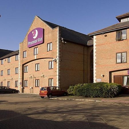 Premier Inn Guildford North - A3 ภายนอก รูปภาพ