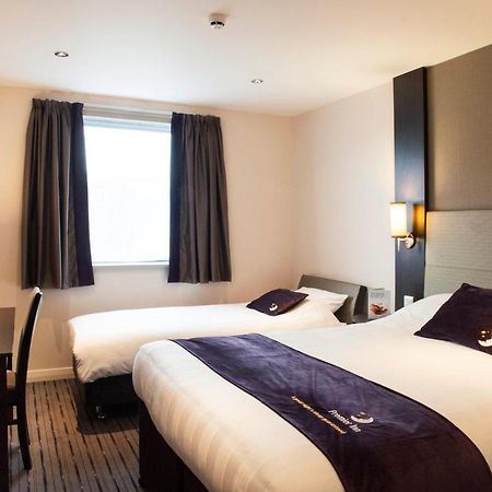 Premier Inn Guildford North - A3 ภายนอก รูปภาพ