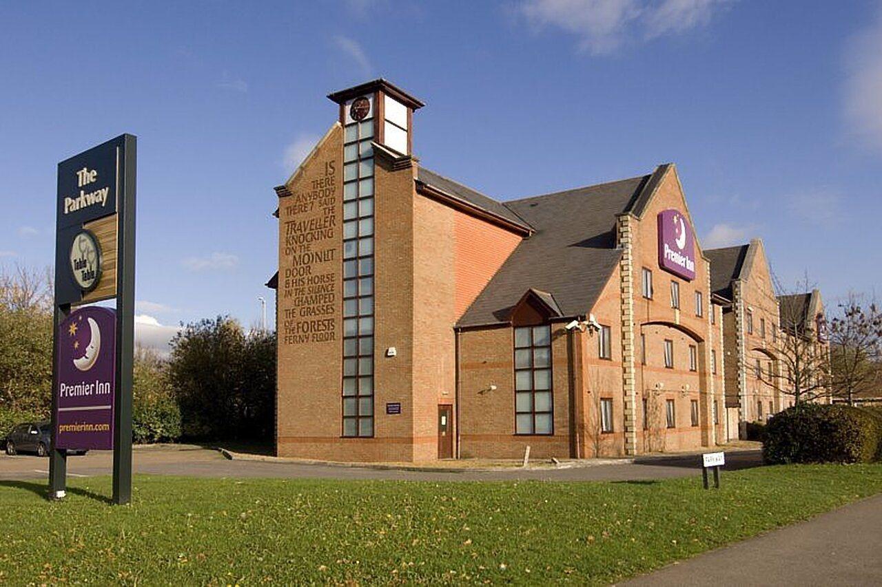 Premier Inn Guildford North - A3 ภายนอก รูปภาพ