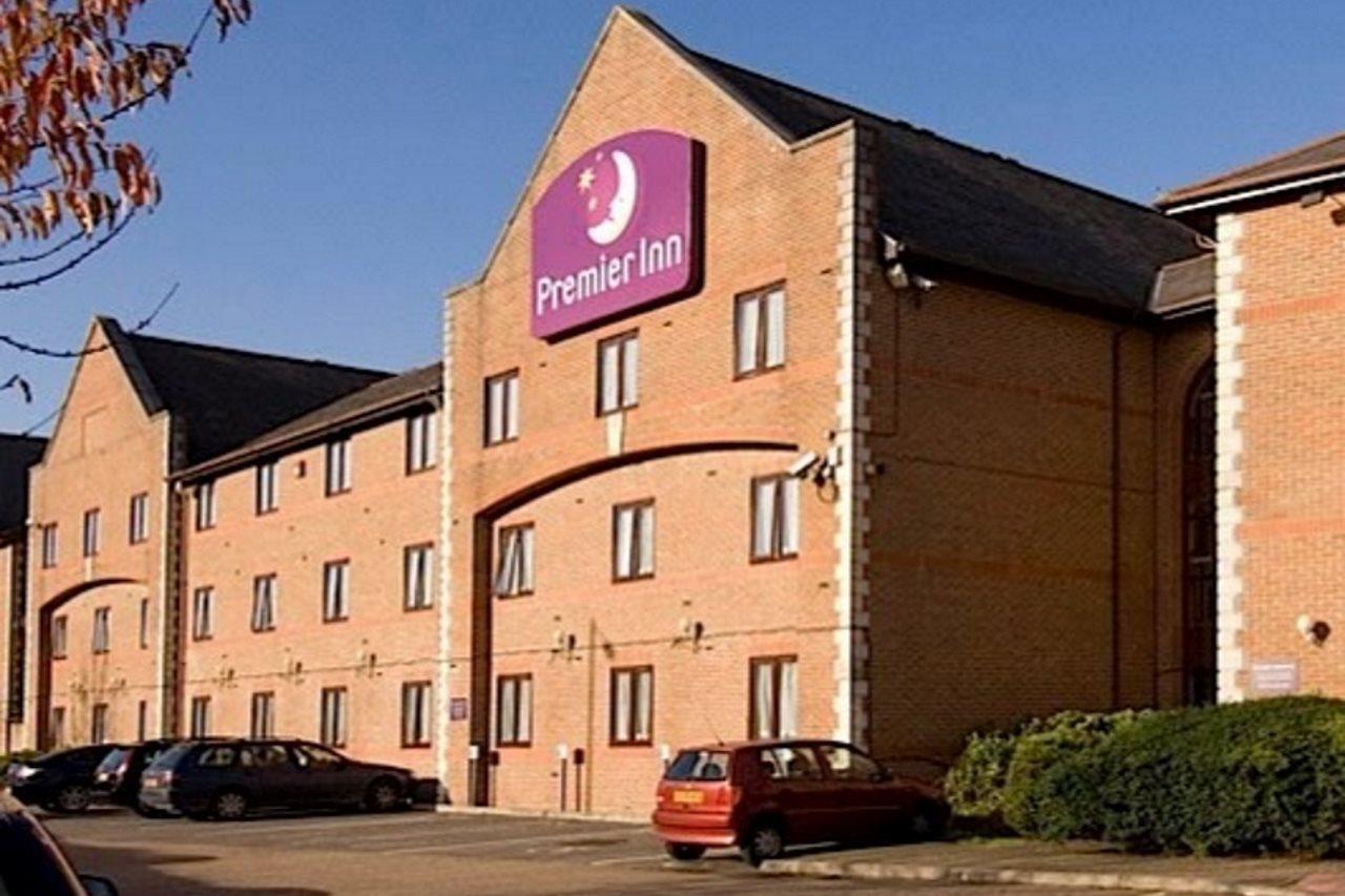 Premier Inn Guildford North - A3 ภายนอก รูปภาพ