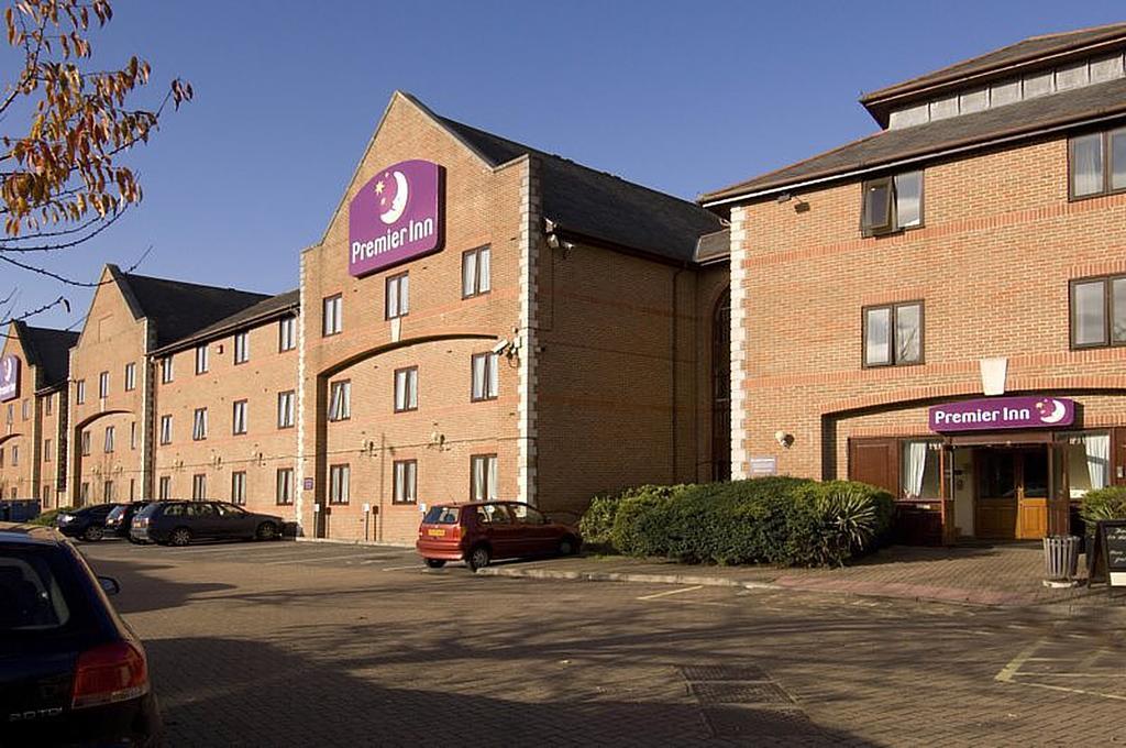 Premier Inn Guildford North - A3 ภายนอก รูปภาพ