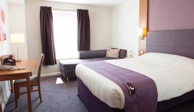 Premier Inn Guildford North - A3 ภายนอก รูปภาพ
