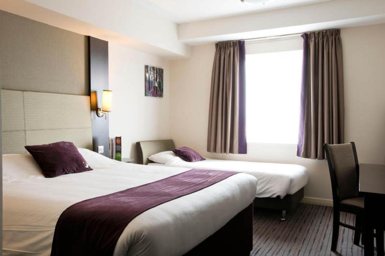 Premier Inn Guildford North - A3 ภายนอก รูปภาพ