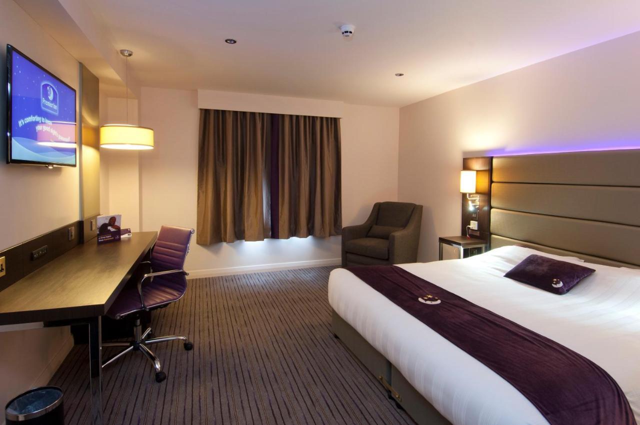 Premier Inn Guildford North - A3 ภายนอก รูปภาพ