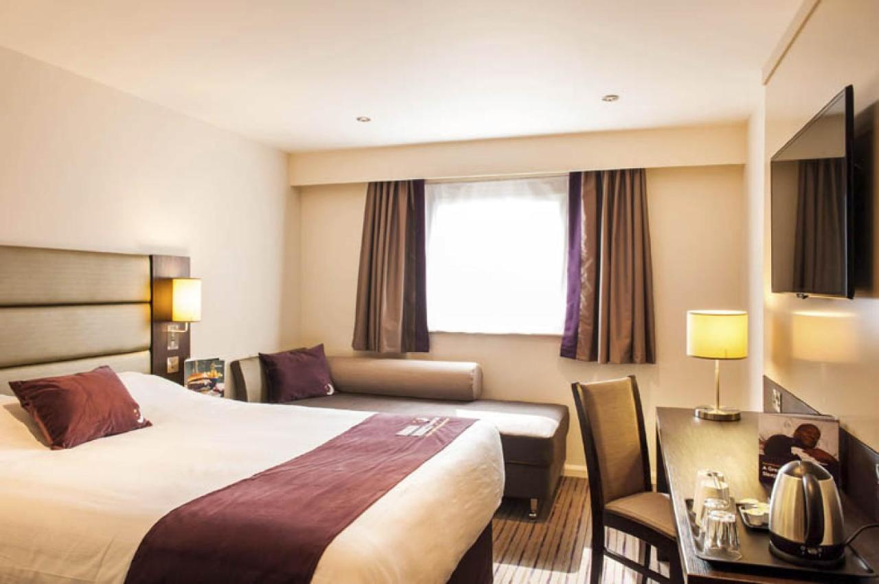 Premier Inn Guildford North - A3 ภายนอก รูปภาพ