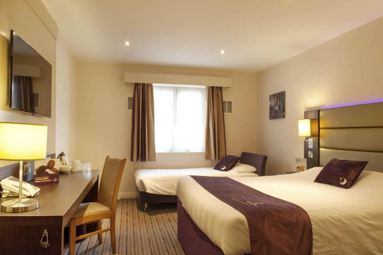 Premier Inn Guildford North - A3 ภายนอก รูปภาพ