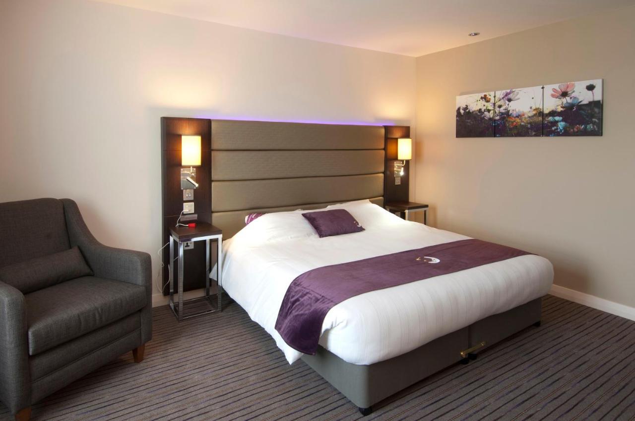Premier Inn Guildford North - A3 ภายนอก รูปภาพ