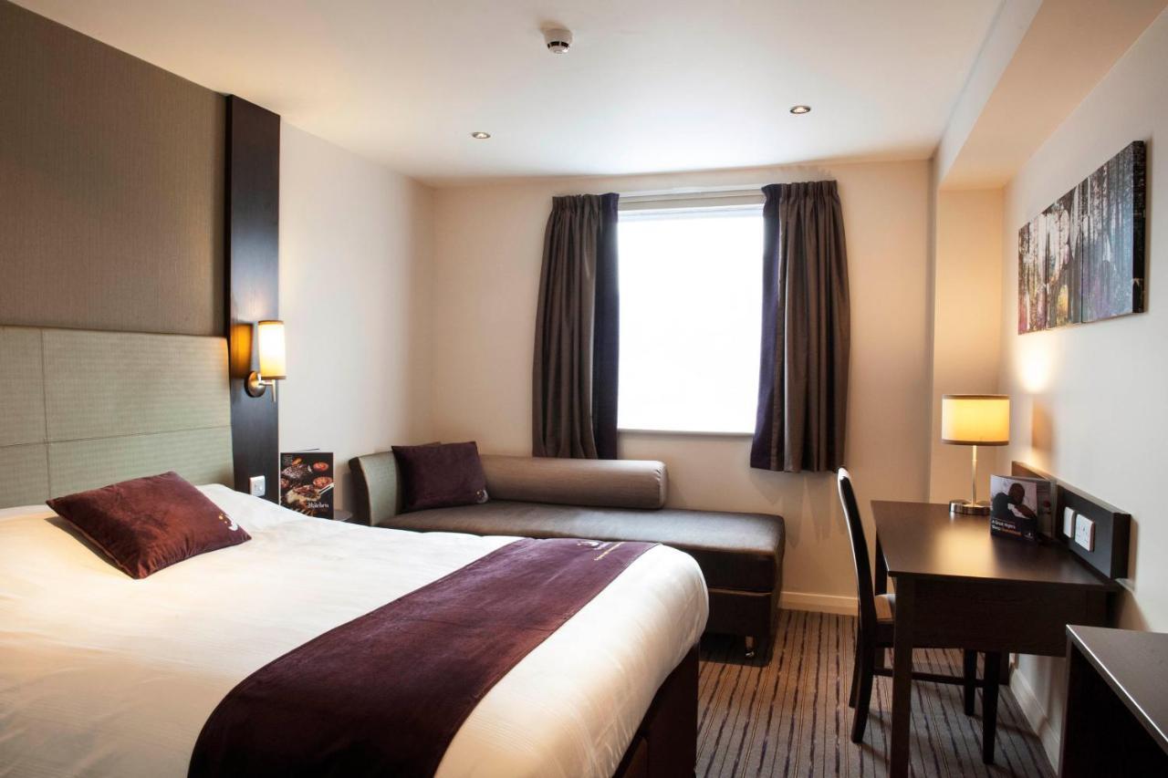 Premier Inn Guildford North - A3 ภายนอก รูปภาพ