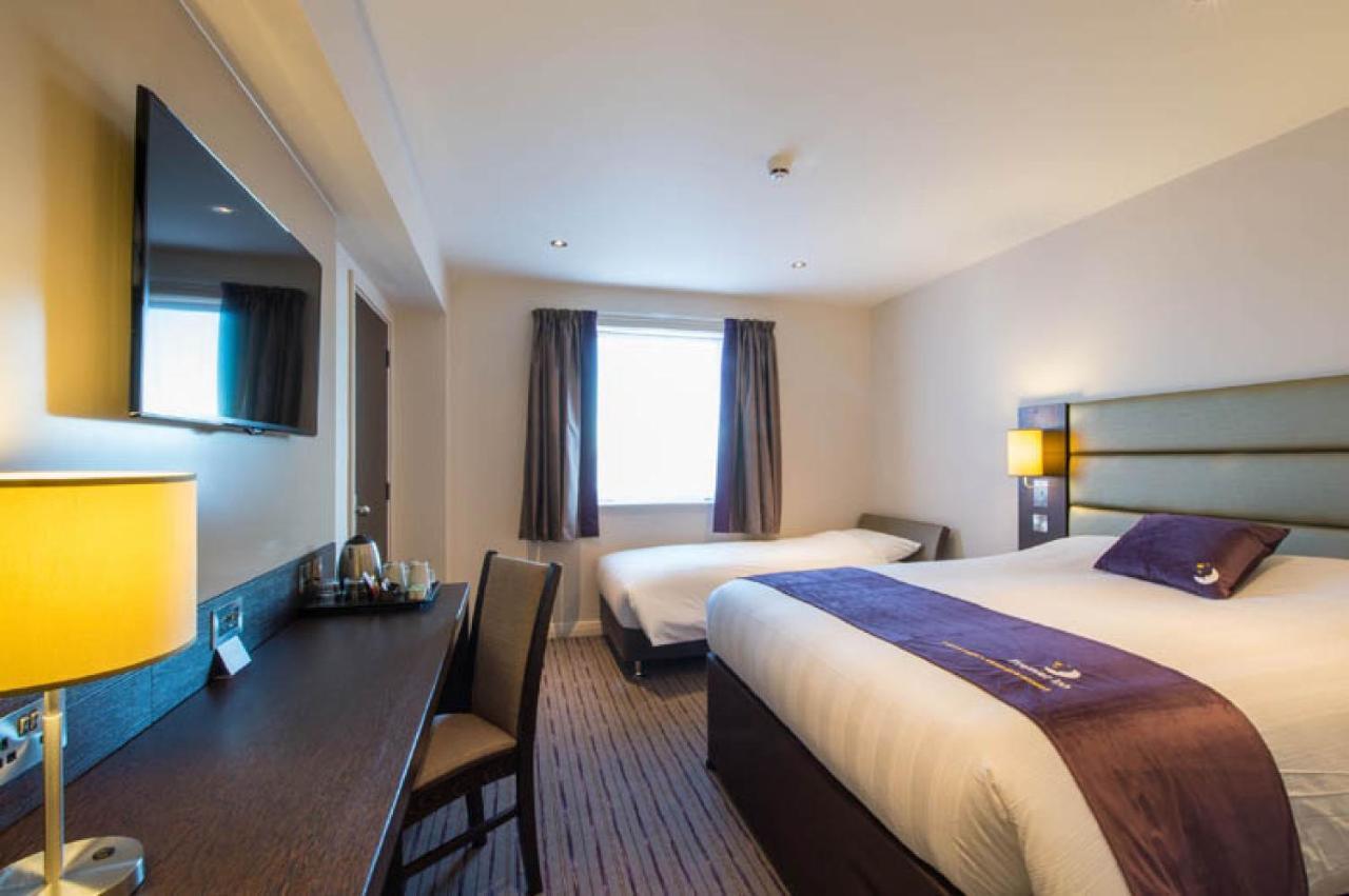 Premier Inn Guildford North - A3 ภายนอก รูปภาพ