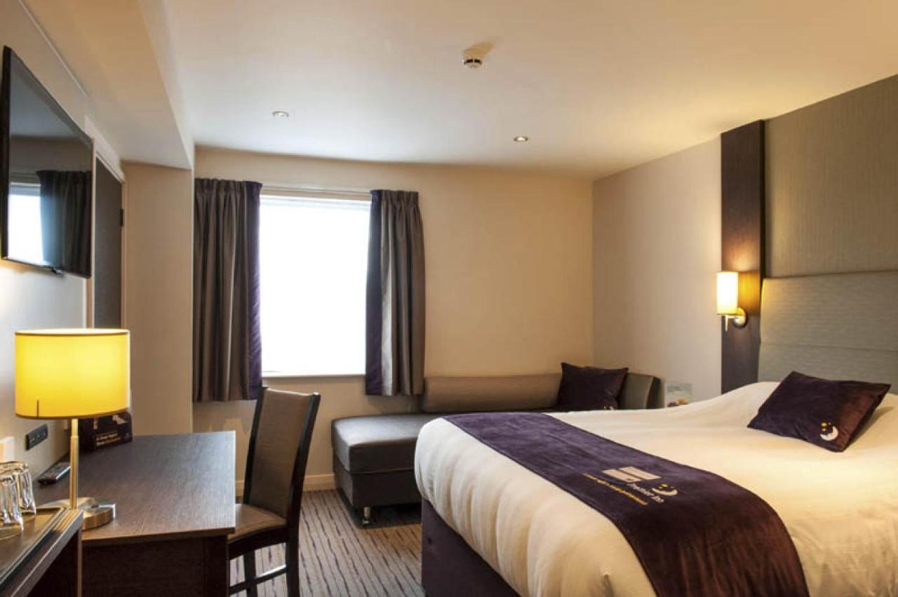 Premier Inn Guildford North - A3 ภายนอก รูปภาพ