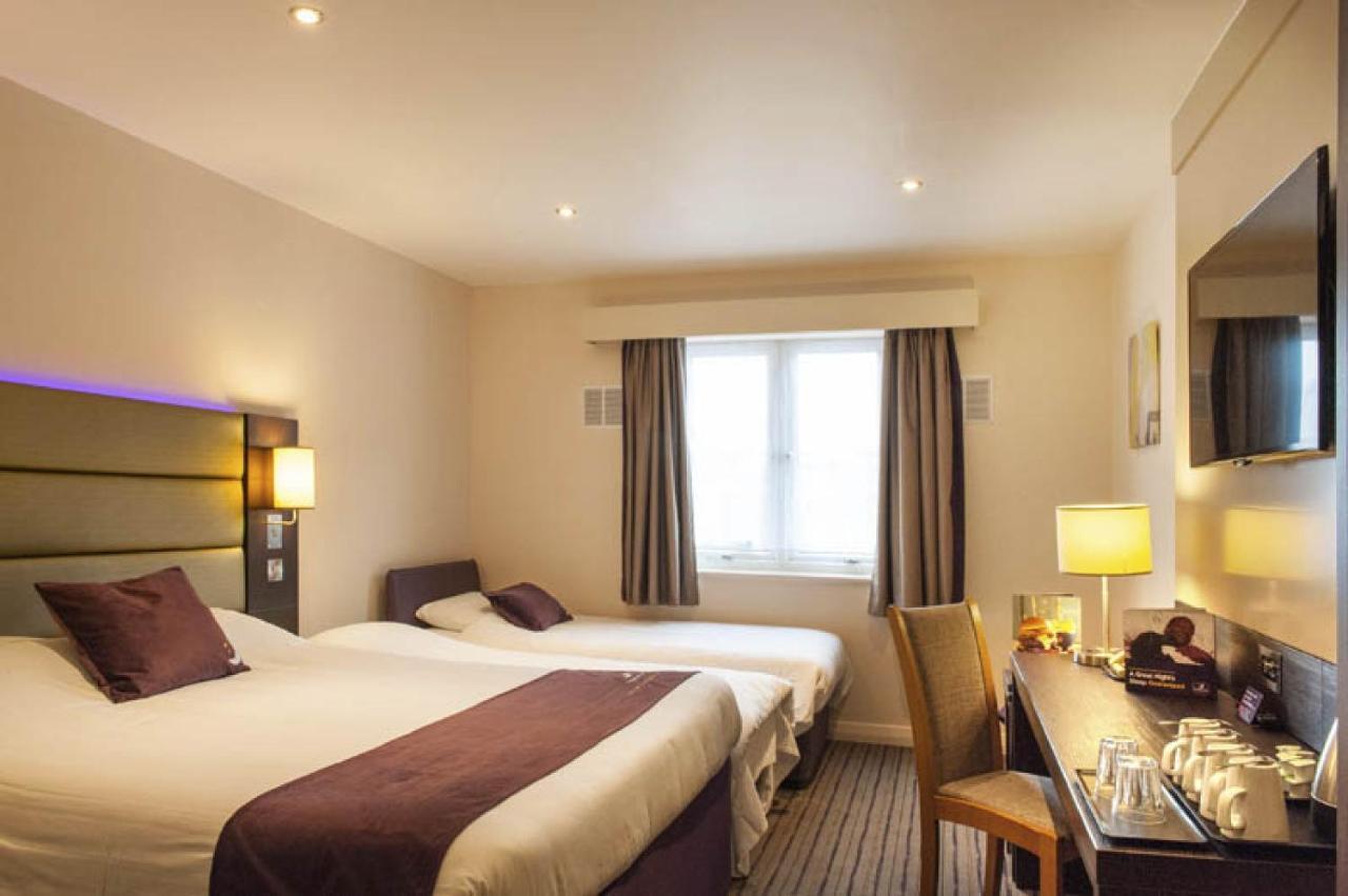 Premier Inn Guildford North - A3 ภายนอก รูปภาพ