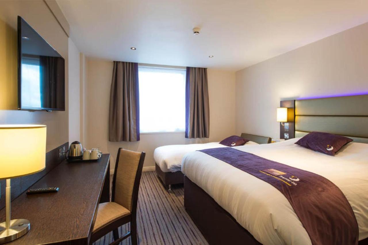 Premier Inn Guildford North - A3 ภายนอก รูปภาพ