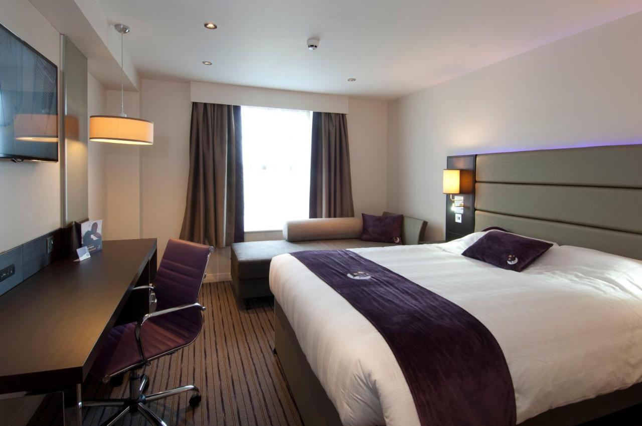 Premier Inn Guildford North - A3 ภายนอก รูปภาพ