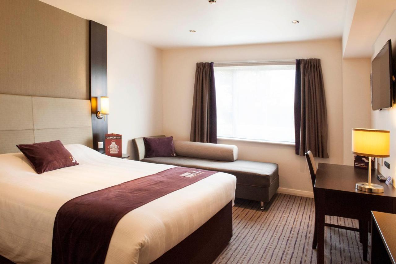 Premier Inn Guildford North - A3 ภายนอก รูปภาพ