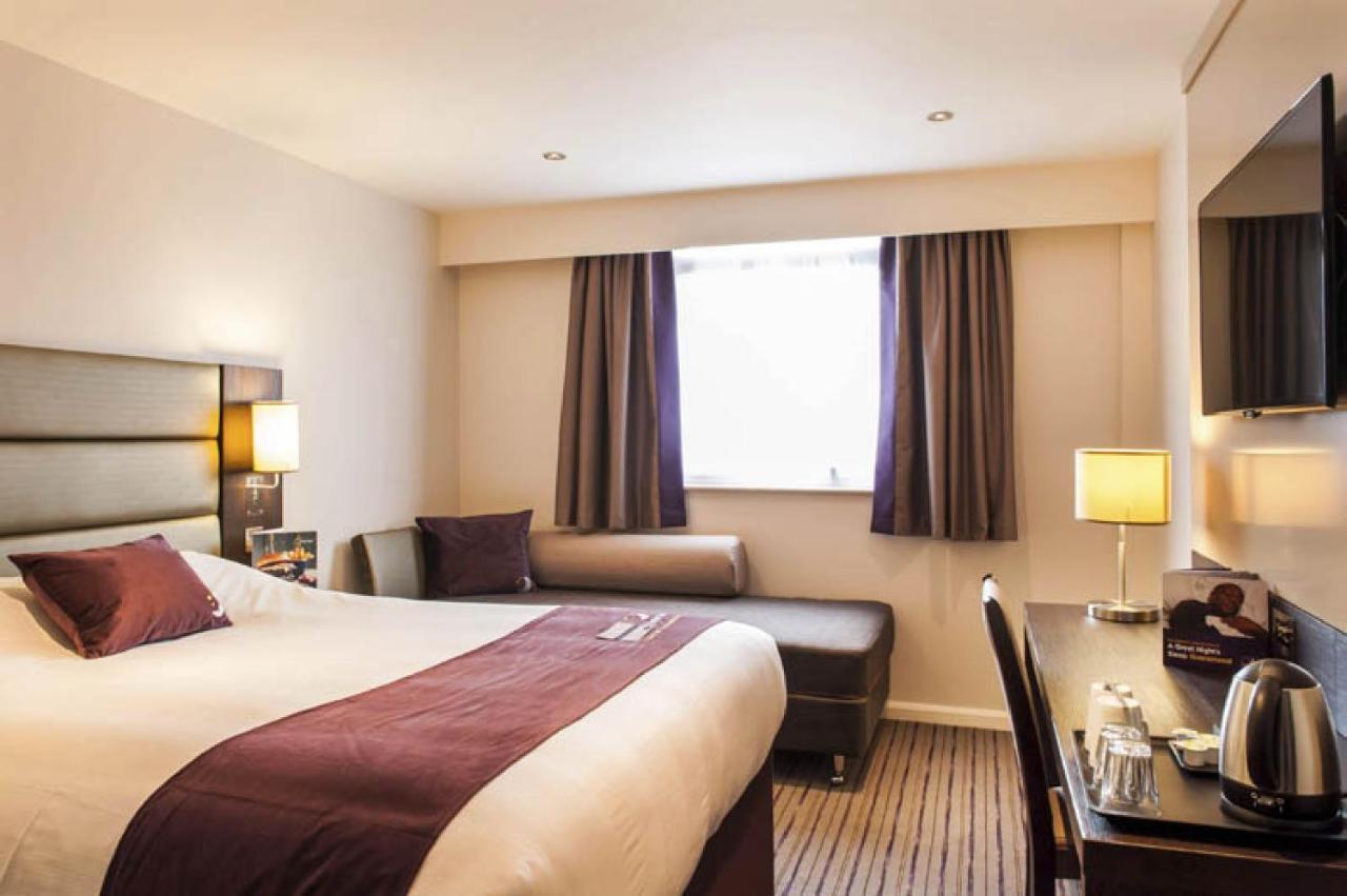 Premier Inn Guildford North - A3 ภายนอก รูปภาพ