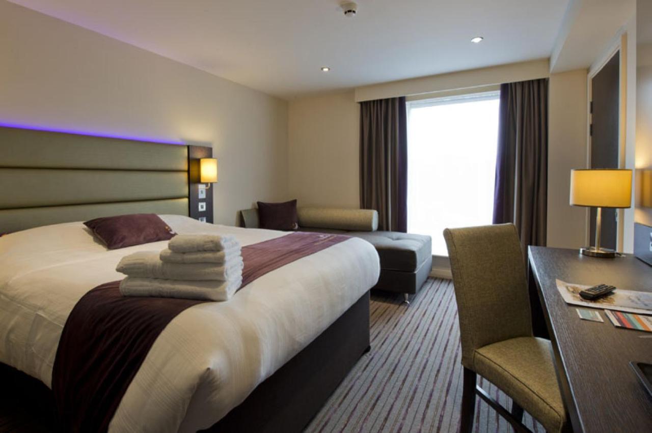 Premier Inn Guildford North - A3 ภายนอก รูปภาพ